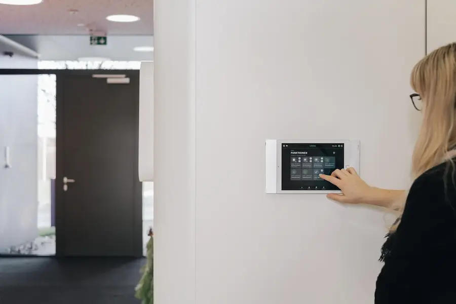 Supervision à distance d'un bâtiment professionnel depuis smartphone